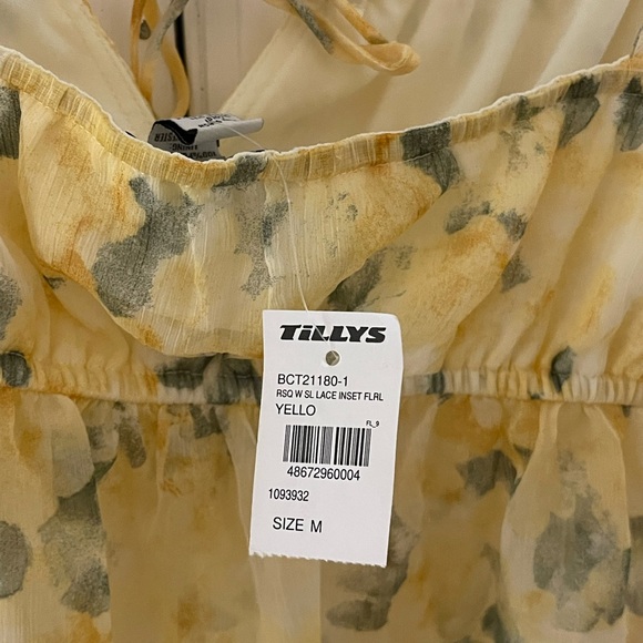 TILLYS Floral patterned flowy top - Picture 3 of 4